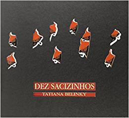 Capa do livro "Dez sacizinhos", de Tatiana Belinky, com ilustração da cabeça de 10 personagens do Saci-Pererê, um garoto jovem com um chapéu vermelho e um cachimbo na boca. 