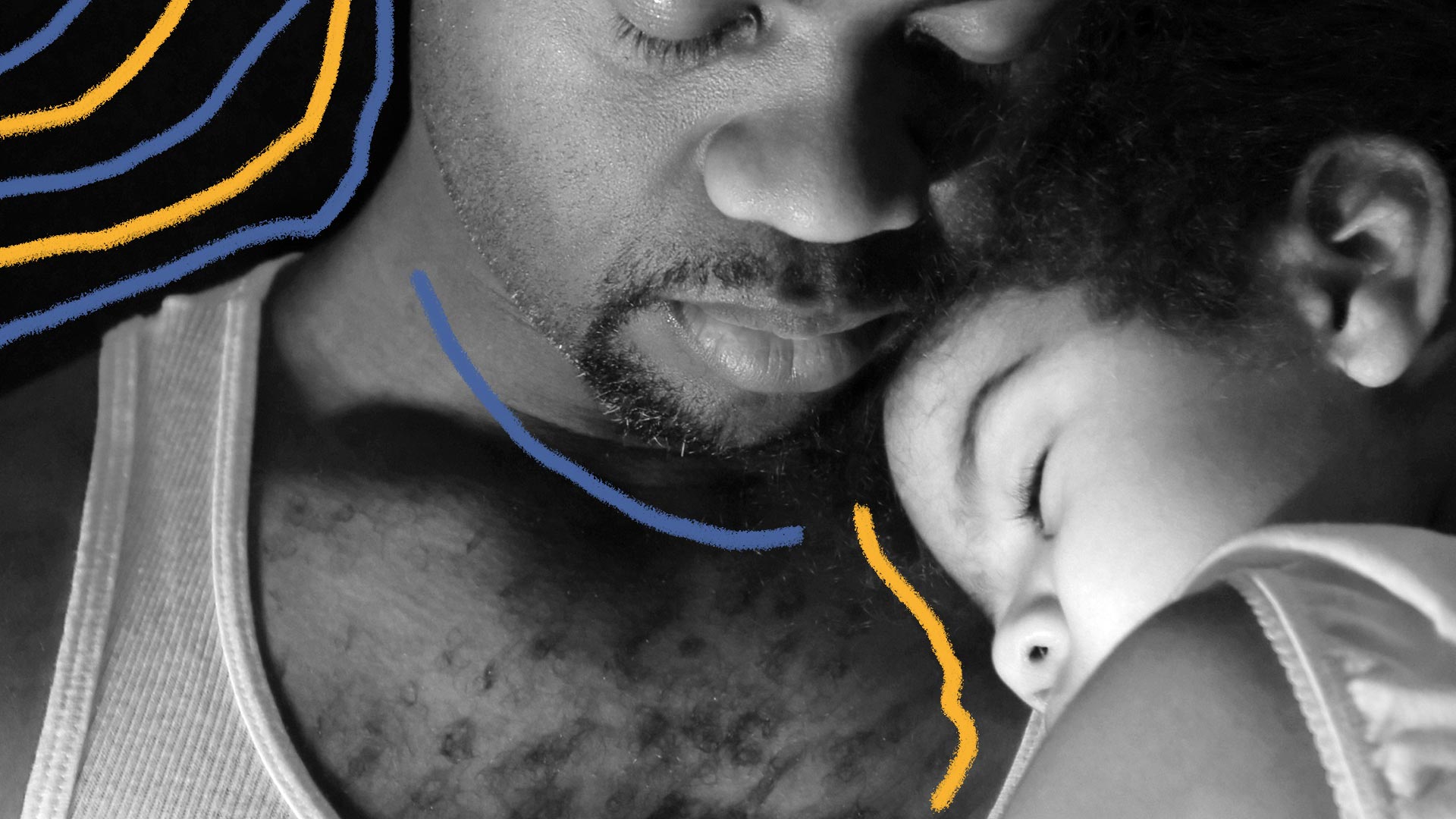 Acalmar bebê: foto em preto e branco de uma criança que dorme serena no peito do pai.