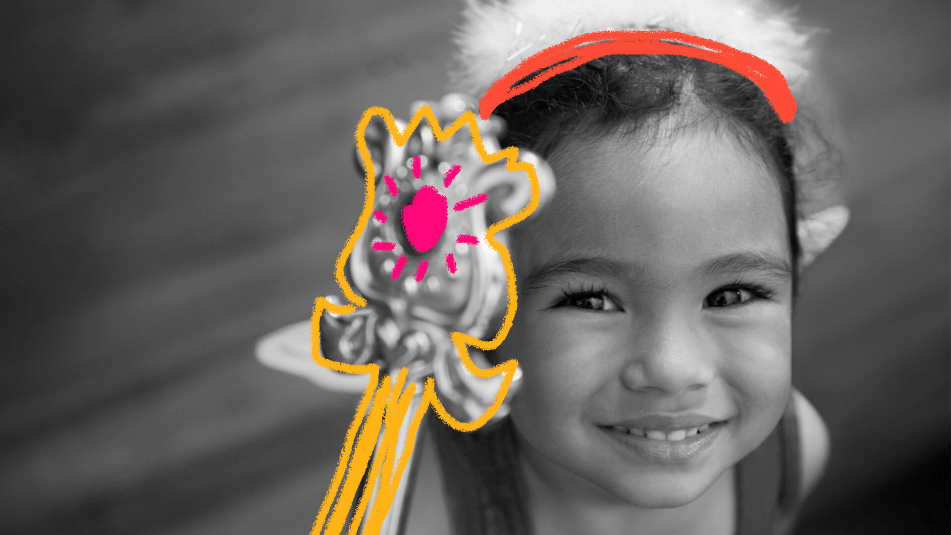 Garota asiática com varinha de condão e coroa sorri para a foto