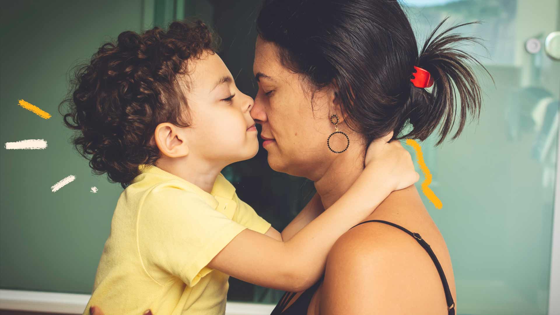 Músicas de mãe para filho: foto de uma mulher e uma criança que estão abraçados. A criança beija o nariz da mulher.