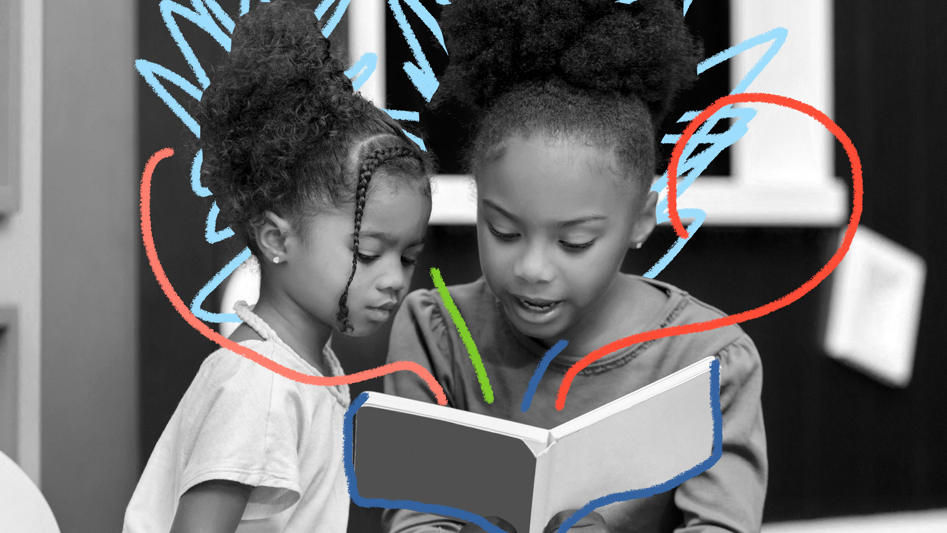 foto em preto e branco, duas meninas leem um livro