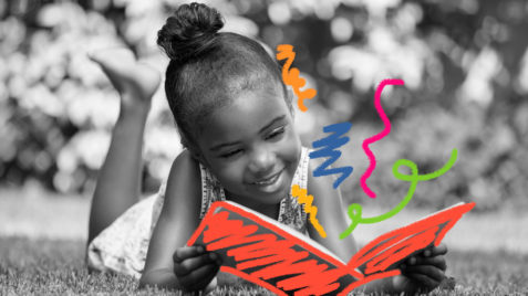 Literatura infantil: Menina negra lê um livro deitada na grama. A capa do livro é vermelha e dele saem grafismos coloridos.