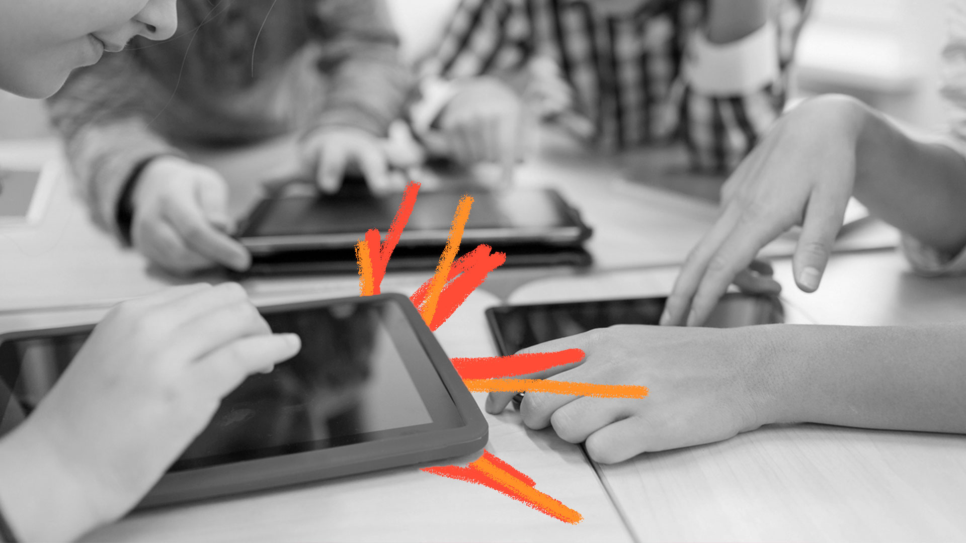 Diversas mãos de crianças mexendo em tablets. Foto em preto e branco, com intervenções coloridas em vermelho e laranja.