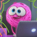 Cena do filme "Purl" em que o novelo cor-de-rosa aparece em frente a um computador