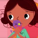 Ilustração de uma criança com os olhos cheios de lágrimas. Ela está segurando um pintinho em suas mãos e beijando-o