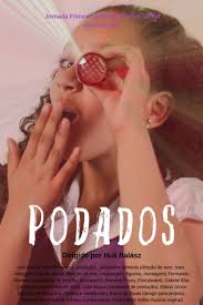 Capa do filme “Podados – Huli Balász, uma menina com a mão na boca, e um olho mágico