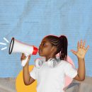 Fotomontagem de uma menina negra empunhando um megafone. A imagem ilustra matéria sobre como livros podem ajudar a conversar sobre política com as crianças.