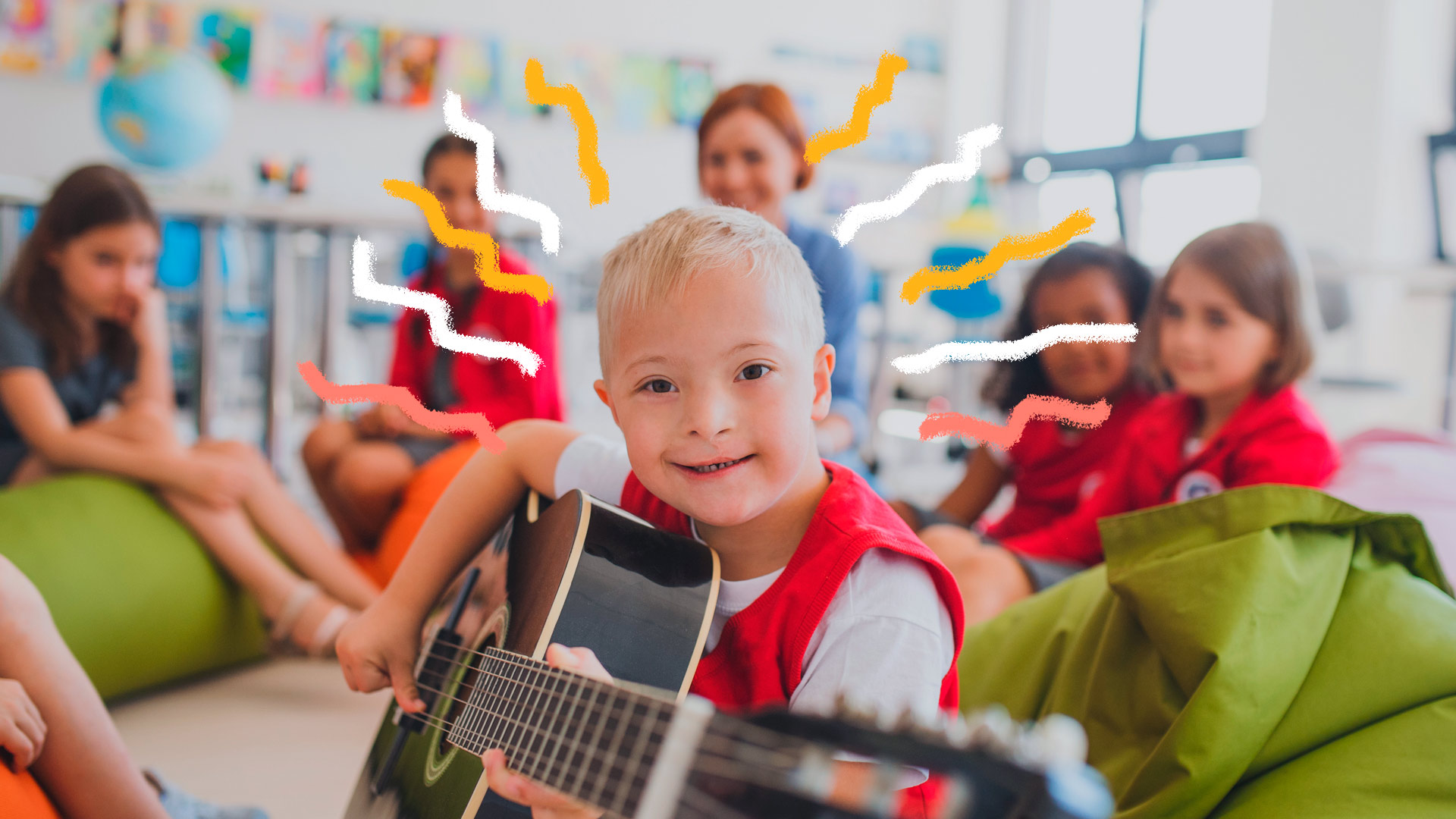 Educação inclusiva: um garoto que tem síndrome de Down aparece em destaque segurando um violão. Ao fundo, em círculo, estão seus colegas e a professora da turma