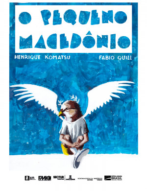Capa do livro "O pequeno macedônio", de Henrique Komatsu. Uma figura meio águia, meio menino está no centro de um fundo azul