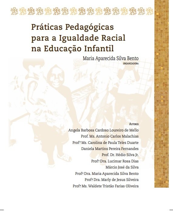 Capa do livro “Práticas pedagógicas para a igualdade racial na Educação Infantil”: ao fundo, como uma marca d'água, a imagem de uma mulher negra cuidando de duas crianças