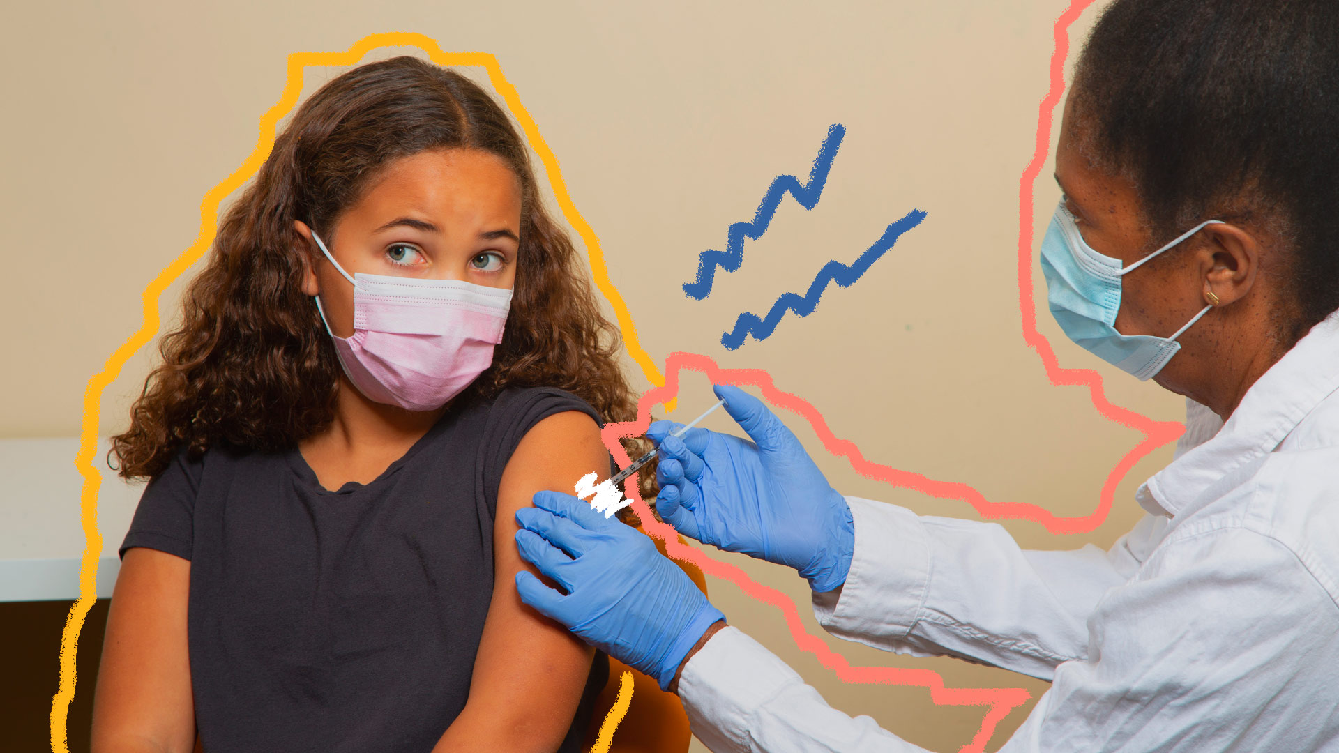 Uma enfermeira aplica uma vacina no braço de uma menina. Ambas usam máscaras. A matéria é sobre vacina contra Covid-19 em crianças