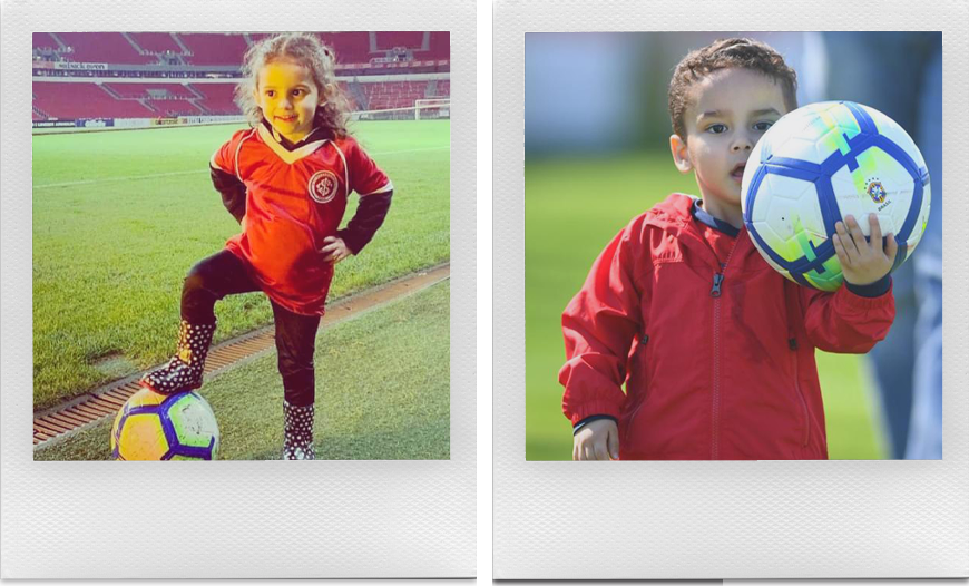 Futebol Infantil. As Crianças Jogam Futebol. a Luta Ativa E a