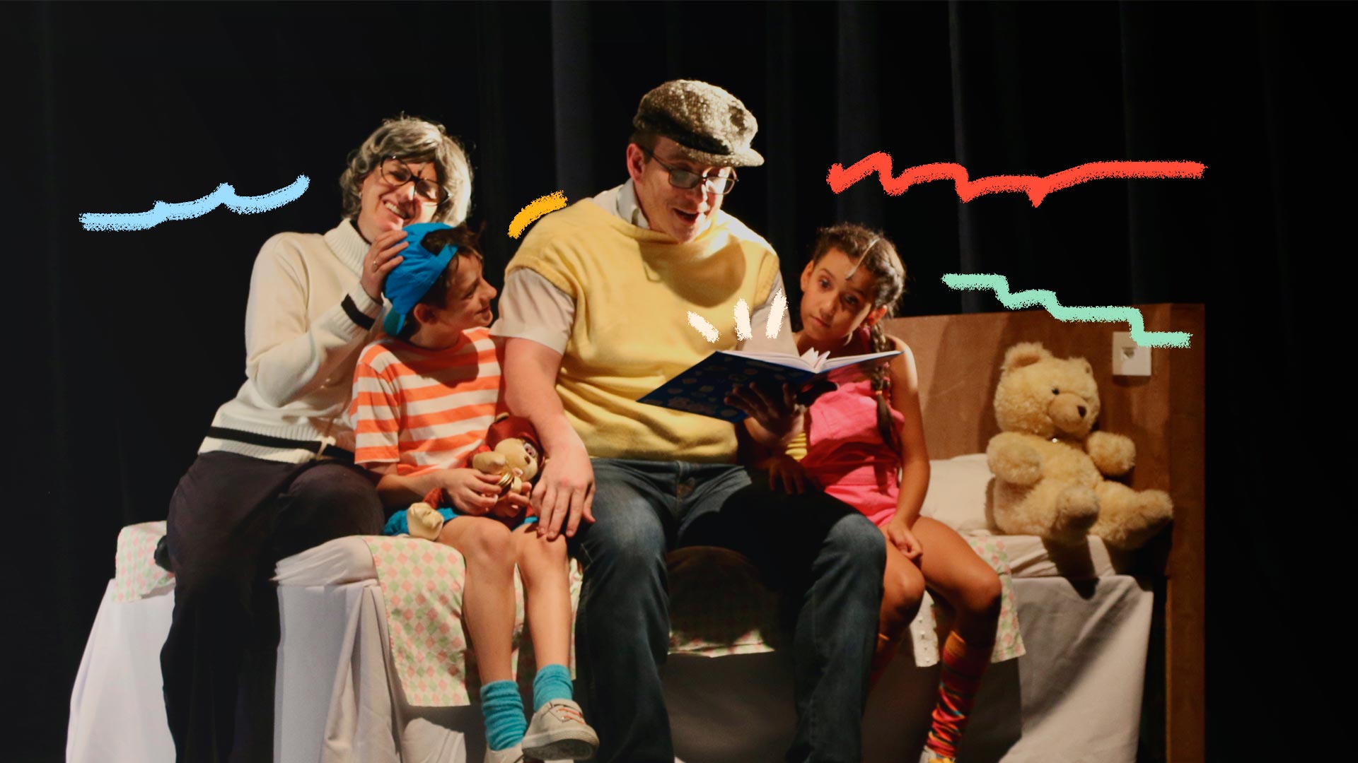 Foto de uma cena do musical "Como é que se brinca?" com as personagens Nina e Joca acompanhados dos avós Inho e Inha
