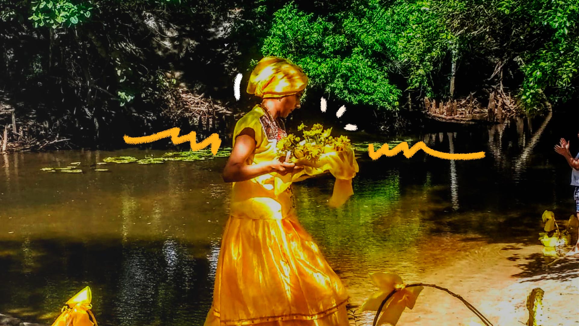 Crianças na umbanda: Uma menina vestindo vestindo longo e turbante amarelo, com oferendas amarelas, está em frente a um rio