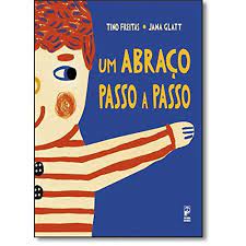 Capa do livro “Um abraço passo a passo”, Tino Freitas e Jana Glatt. Num fundo azul, metade de um boneco aparece com um braço aberto, como se fosse abraçar seu intelocutor