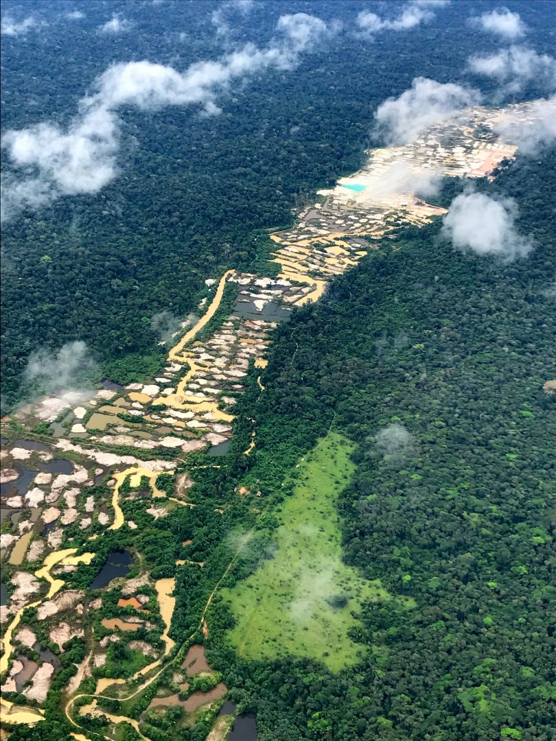 Foto aérea da vista do ri Tapajós