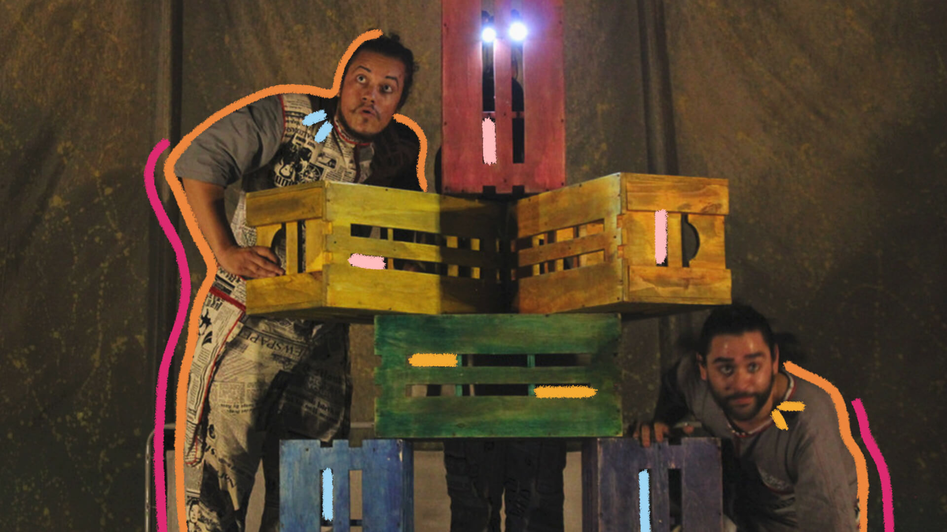 Diana Luana: na imagem, um ator faz uma careta atrás de caixotes coloridos de madeira. A imagem possui intervenções de rabiscos coloridos.