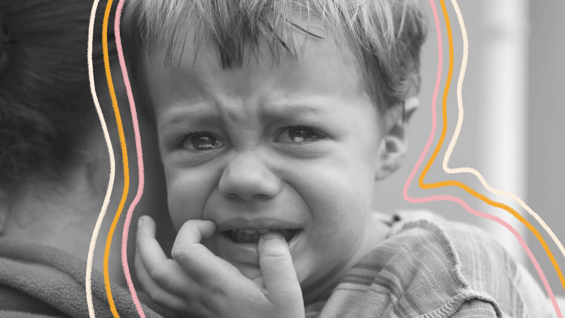 Susto em criança: foto em preto e branco de uma criança que chora e coloca a mão na boca.