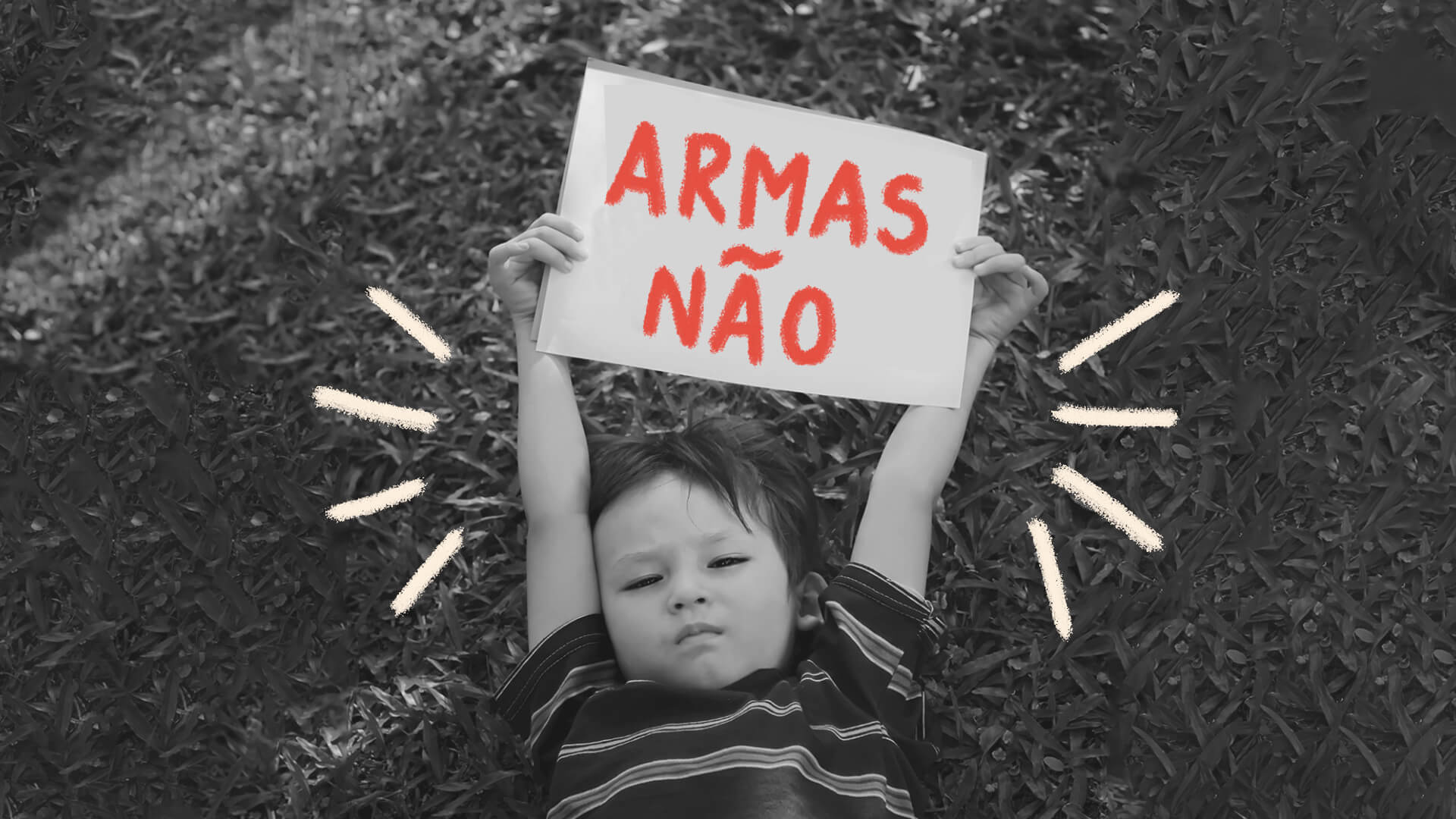 Foto em preto e branco de um menino segurando um papel escrito Armas não
