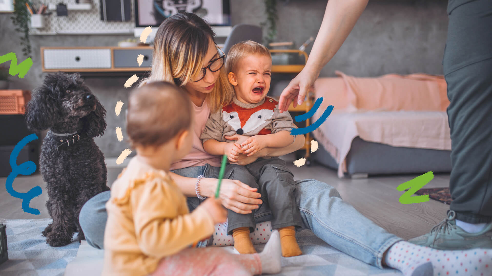 'Meu filho não gosta de mim': foto de uma mãe segurando seu filho, que chora em seu colo; enquanto outro bebê o olha.