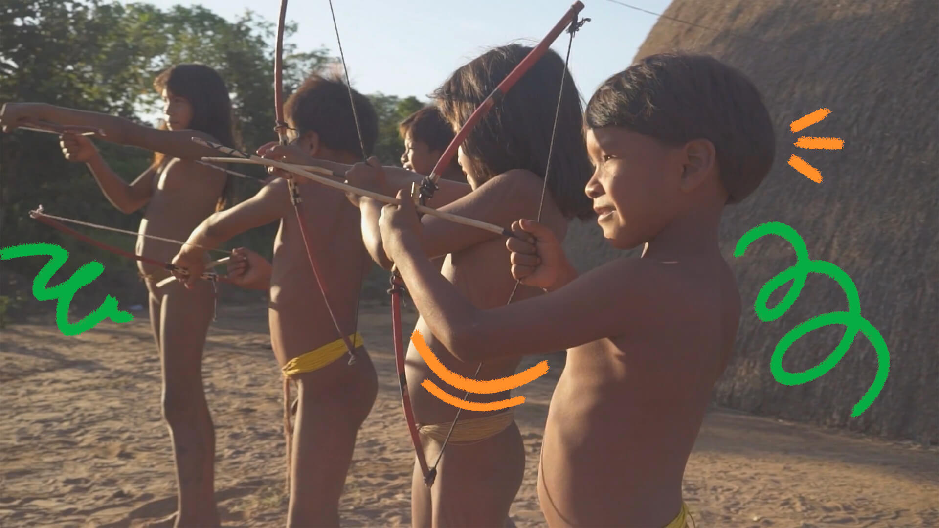 quatro crianças indíegas estão em pé brincando de arco e flecha