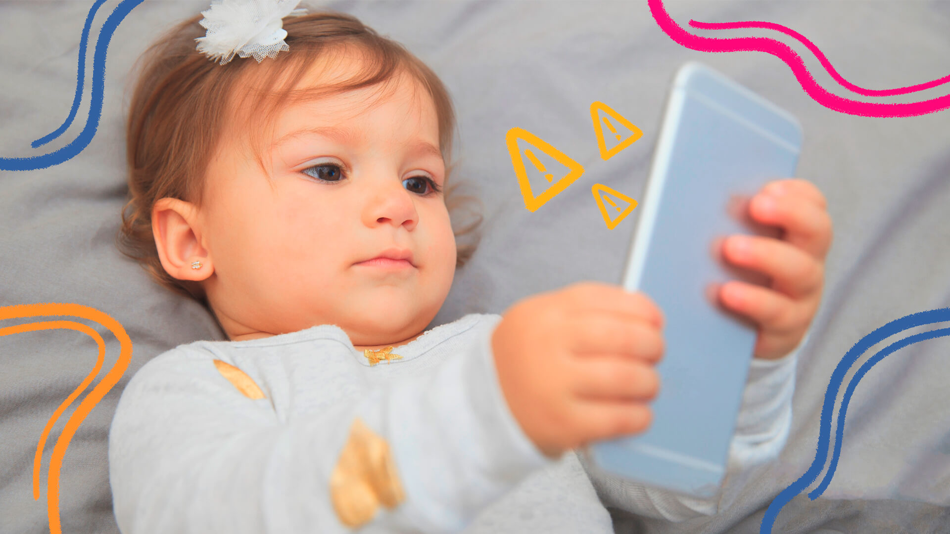 Uma menina branca olha para a tela de um telefone celular que segura em mãos. A imagem ilustra uma matéria sobre tempo de tela.