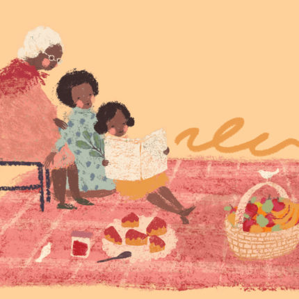 Imagem de miolo do livro Doçura, vencedor do Jabuti 2023. Três gerações de mulheres, avó, mãe e filha leem juntas o mesmo livro. Na cena, também há uma cesta de frutas e bolo.