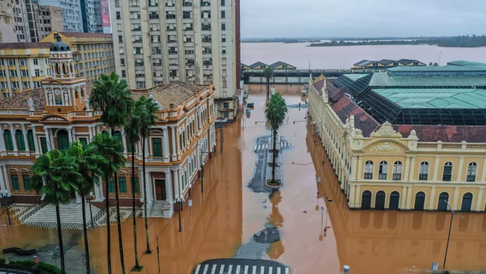 imagem sobre as chuvas no rio grande do sul mostra o centro histórico de porto alegre alagado