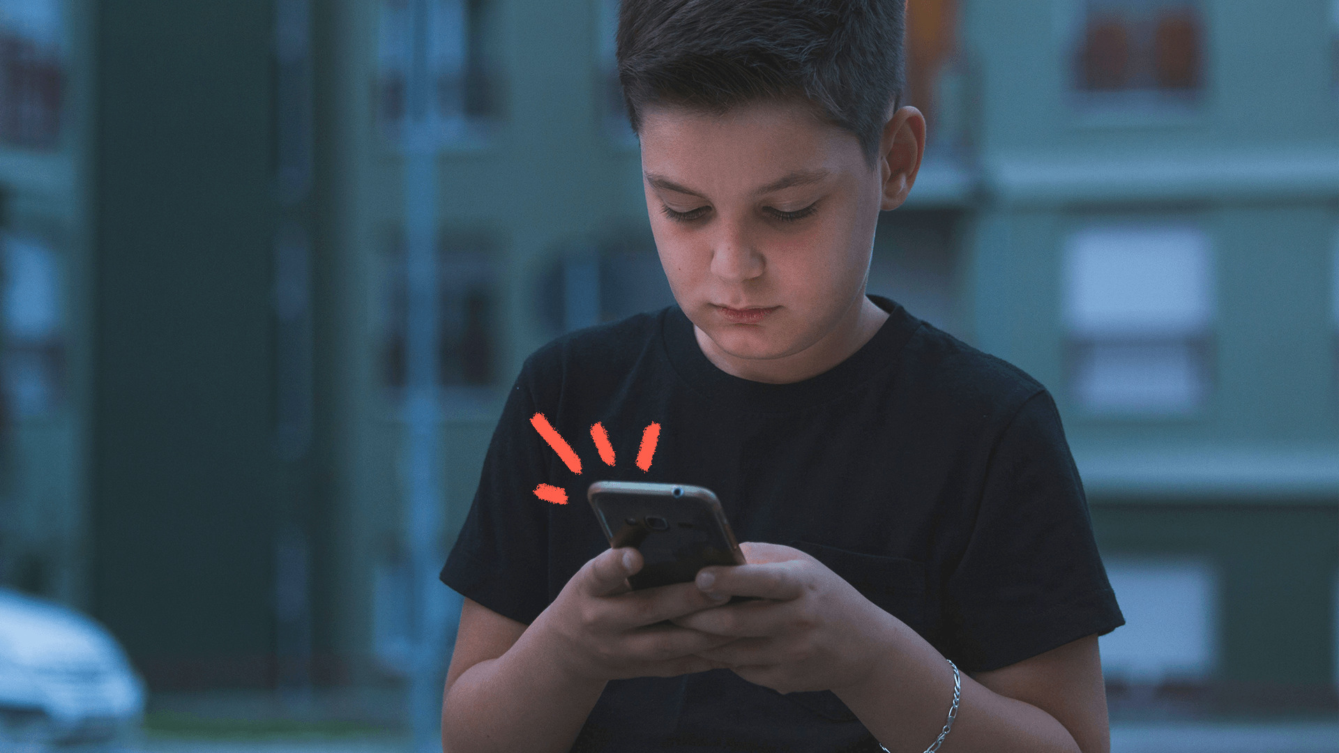 imagem para matéria sobre apostas on-line e crianças motra um menino branco usando camisa preta e um smartphone