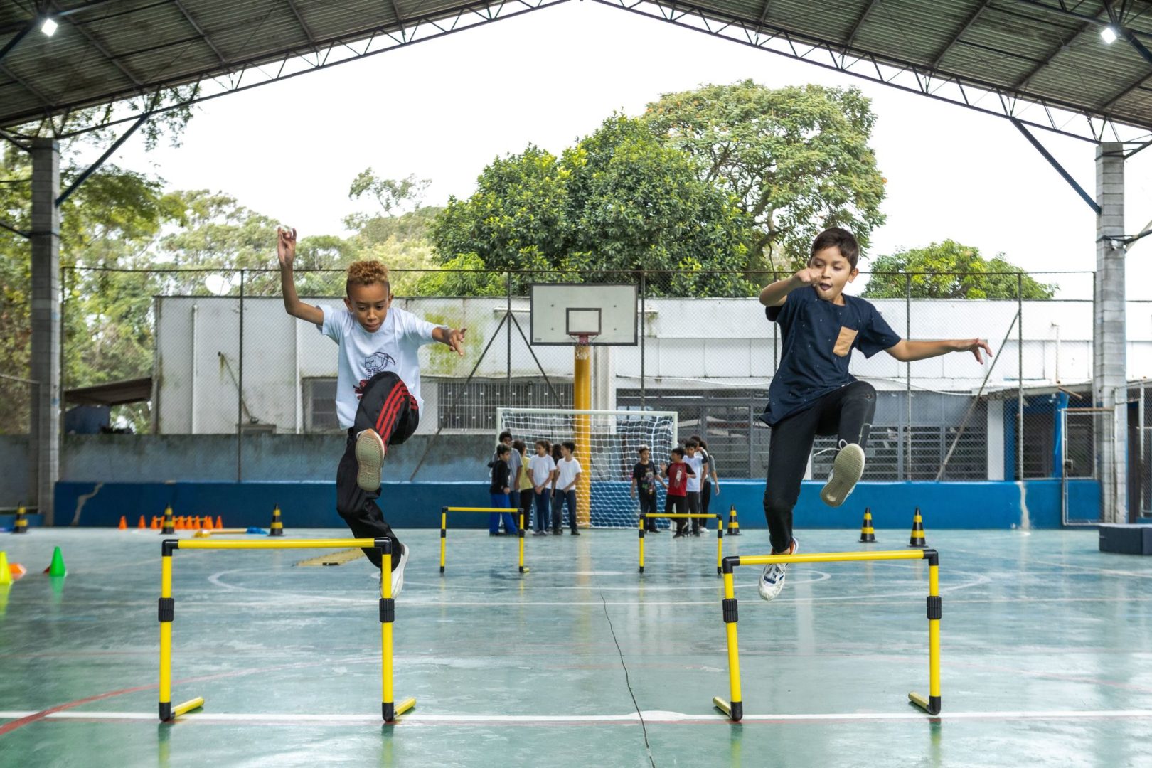 imagem mostra aula de educação física em uma das melhores escolas do mundo mundo