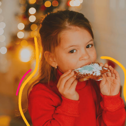 Imagem de capa para matéria sobre como evitar desperdícios mostra uma menina parda, de cabelos lisos castanhos, usando uma blusa vermelha e comendo um biscoito confeitado.