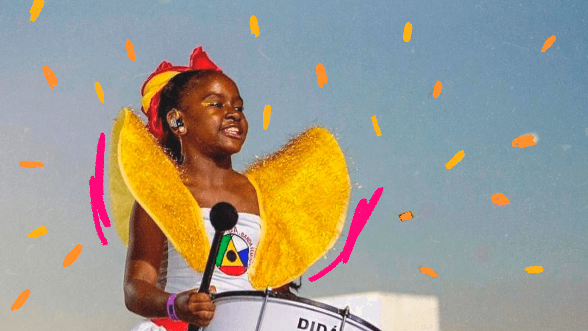 Imagem de capa para matéria sobre crianças no Carnaval de Salvador mostra uma meninia negra, vestindo roupa de bloco e tocando tambor.