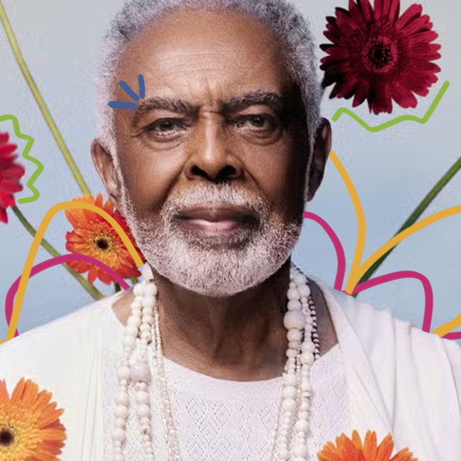 Imagem mostra o cantor Gilberto Gil em um cenário com flores coloridas.