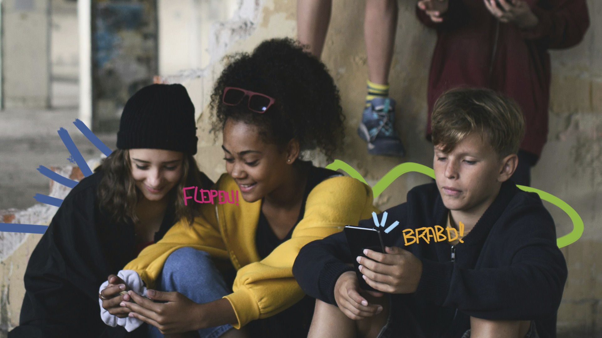 Três adolescentes - duas meninas e um menino - estão sentados no chão olhando para o celular. Na arte, palavras como flopou e brabo ilustram a linguagem dos adolescentes.