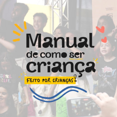 Foto de um grupo de crianças no plano de fundo e à frente o texto Manual de como ser criança feito por crianças