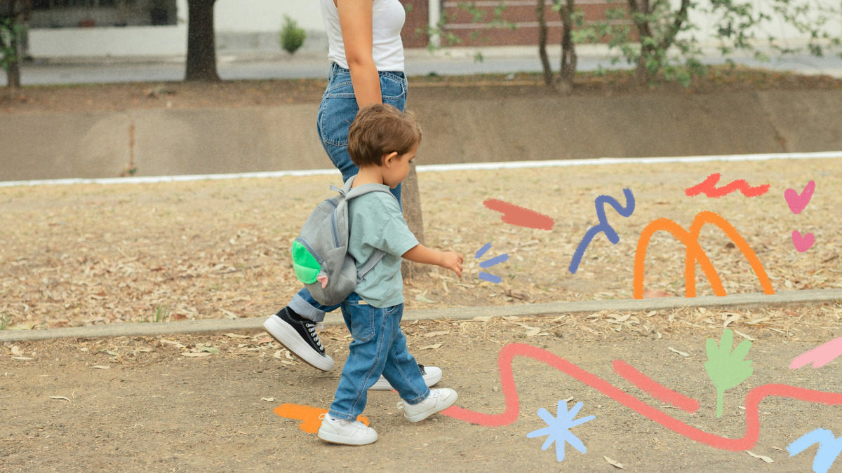 Um menino de mochila nas costas está de mãos dadas com uma mulher e, conforme caminha, vai completando o espaço com a sua imaginação. A matéria é sobre cidade para crianças.
