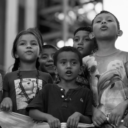 Crianças em protestos no Baixo Tapajós
