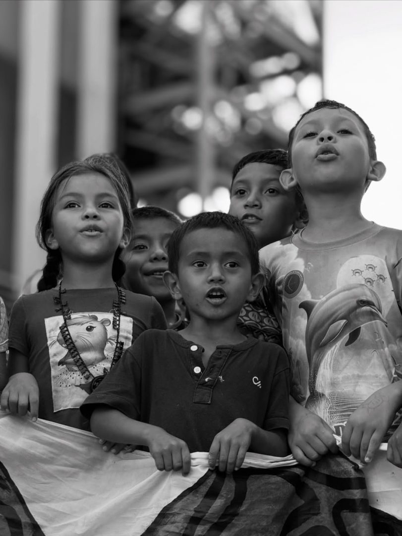 Crianças em protestos no Baixo Tapajós