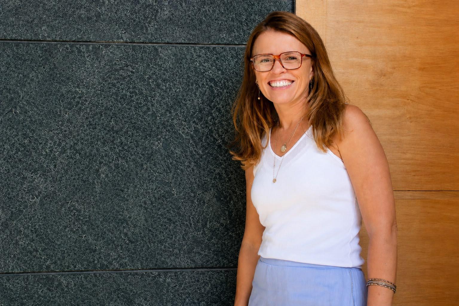 Marianna Muzzi, autora do livro infantil Guardiões do Pantanal, que aborda biodiversidade, queimadas e cooperação entre animais.